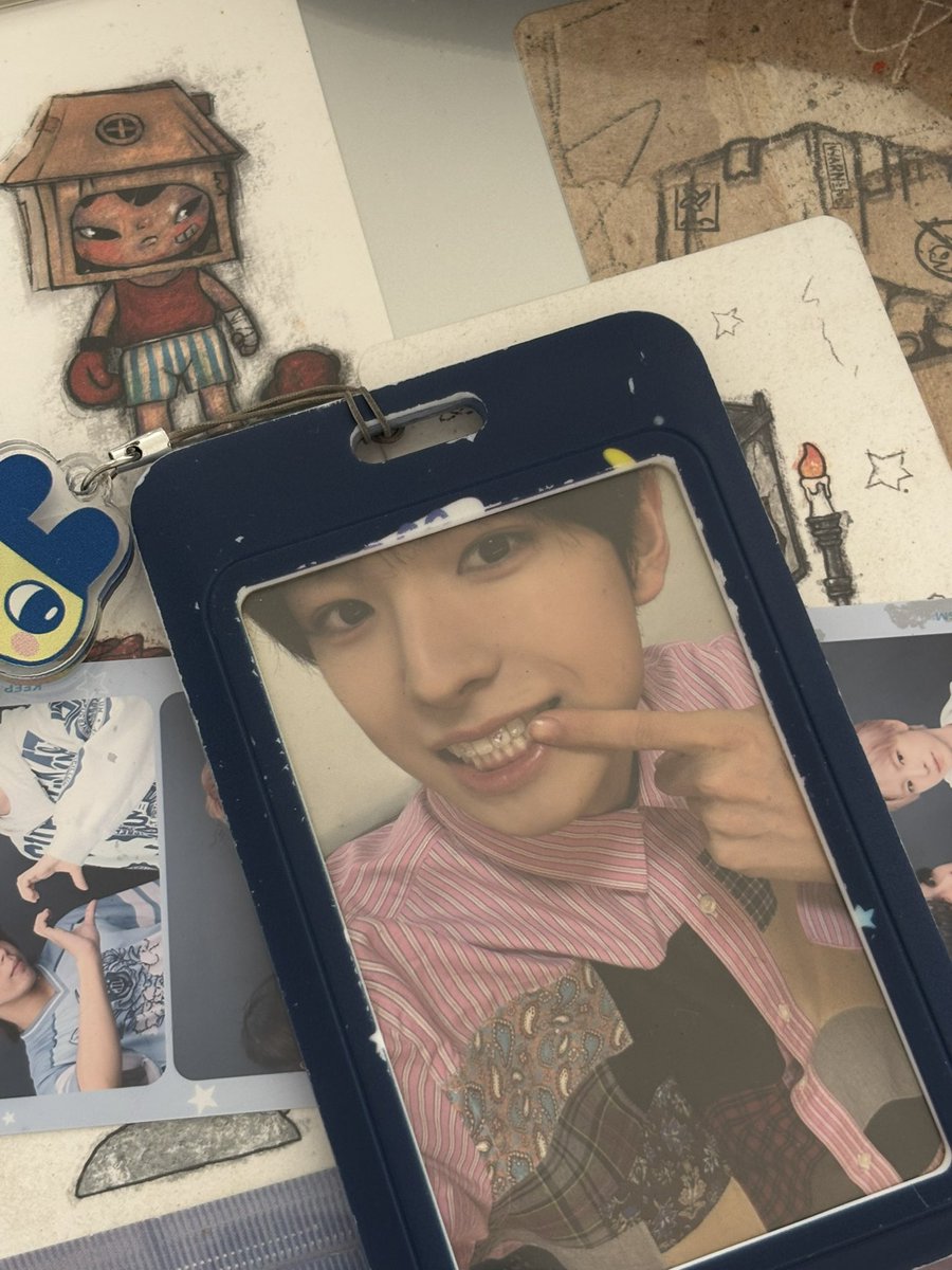 Ibyz124's tweet photo. the idol                  vs          the photo card

#yushi https://t.co/0TeBMmkEHL