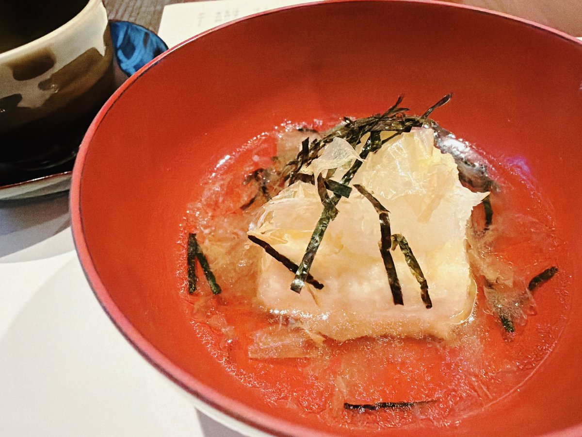 fp__gin's tweet photo. 季節のお料理でご飯がとうもろこしの炊き込みでした甘かった🌽デザートはレアチーズケーキマンゴーソース。
嶺岡豆腐のデザートと麩まんじゅうを買ってきたので夜のデザートに頂く·͜·ᰔᩚ
ランチョンマットは朝顔でした。 https://t.co/FLMiNGGgNo