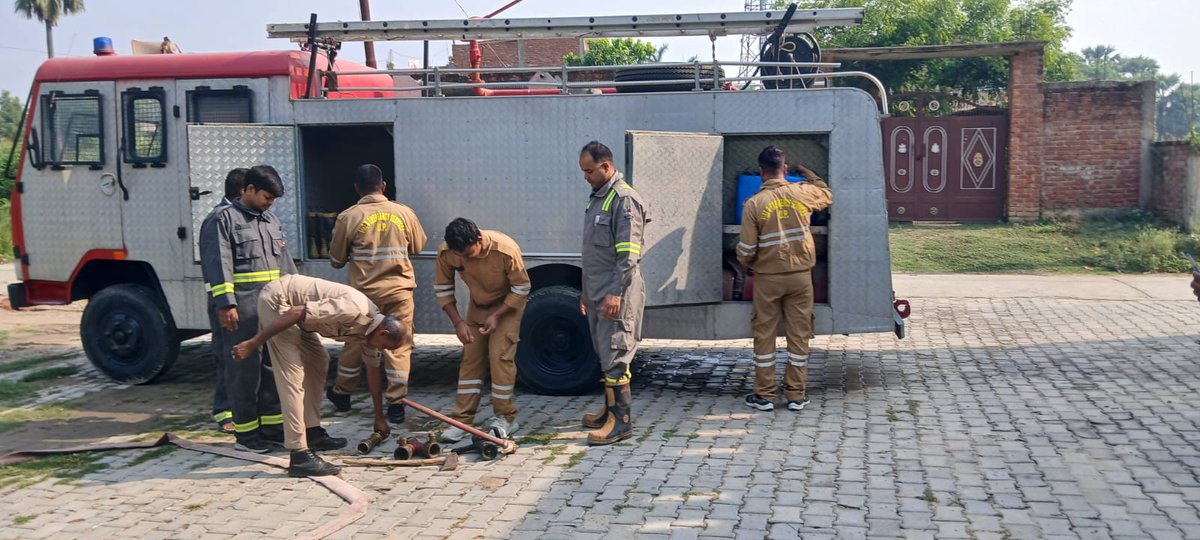 balliafire's tweet photo. आज दिनांक 02.06.2026 को जनपद बलिया में श्रीमान मुख्य अग्निशमन अधिकारी महोदय बलिया के निर्देशन में बलिया के सभी फायर स्टेशनों पर साप्ताहिक फायर ड्रिल करायी गई।
@fireserviceup 
@balliapolice https://t.co/prXVWQcExT