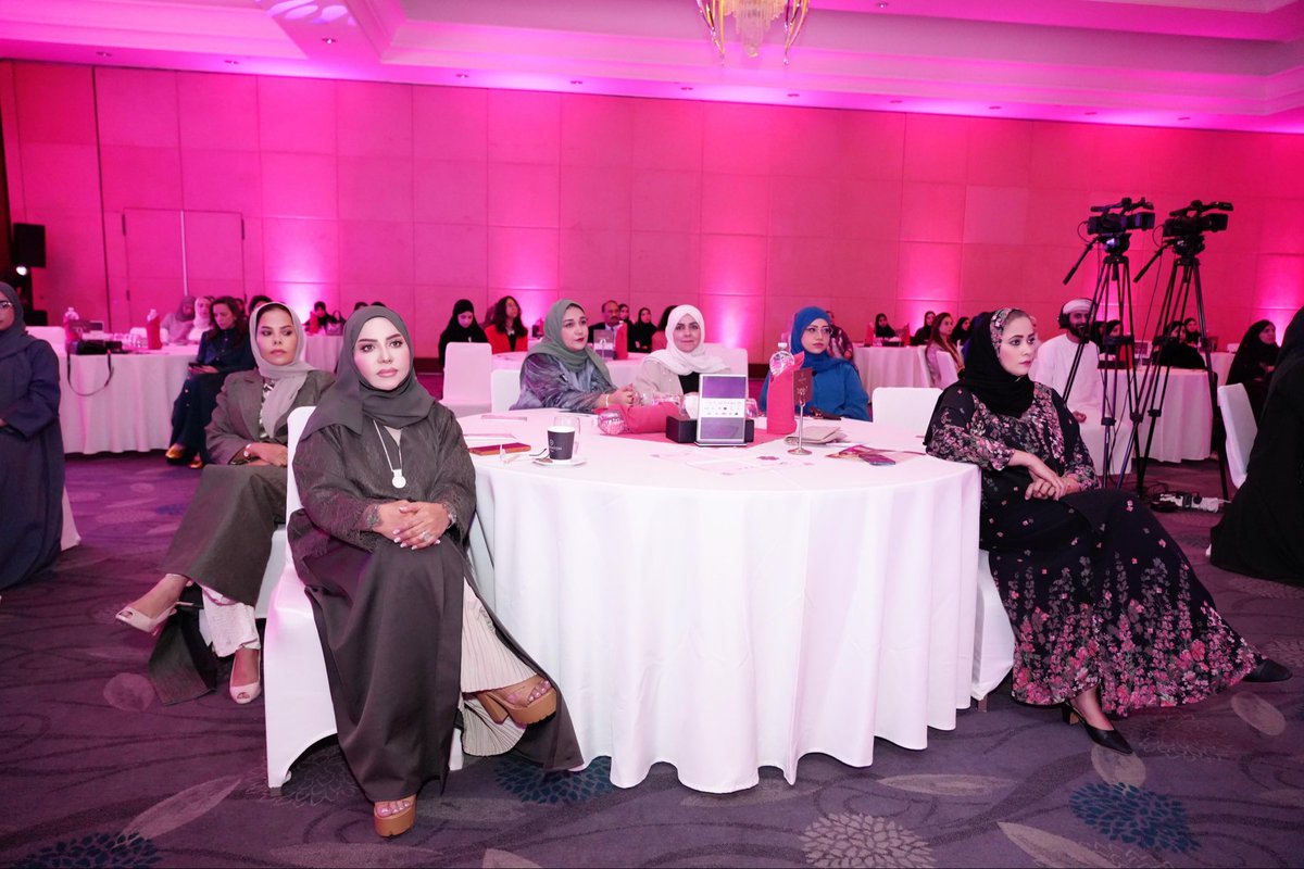 Fa3maDr's tweet photo. #powerleaders 
#محافظة_مسقط 
#جمعية_المرأة_العمانية_بمسقط 
#FatmaAlBalushi https://t.co/mHsUZQC2Qb
