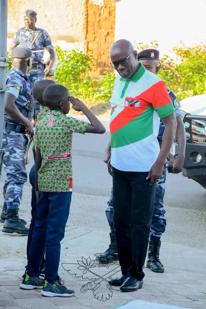 niyogushin1539's tweet photo. Nicogtma #babandi yobabonye ibintu nkibi.bahita batangura gusala kuko babonako bazohera mugahinga https://t.co/Dsp0Szq4YZ