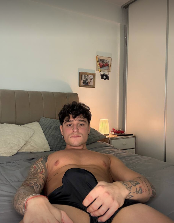 Lyxares's tweet photo. Currently dripping for attention 😈🥵 https://t.co/10DSrG0bEm