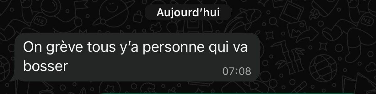 deadeademon's tweet photo. T’envoies un message dans le groupe whatsapp pour prévenir de ton retard et enft.. 
la suiveuse mdrrr fallait me dire que jpouvais me remettre au lit https://t.co/Yh0XH4vCsh