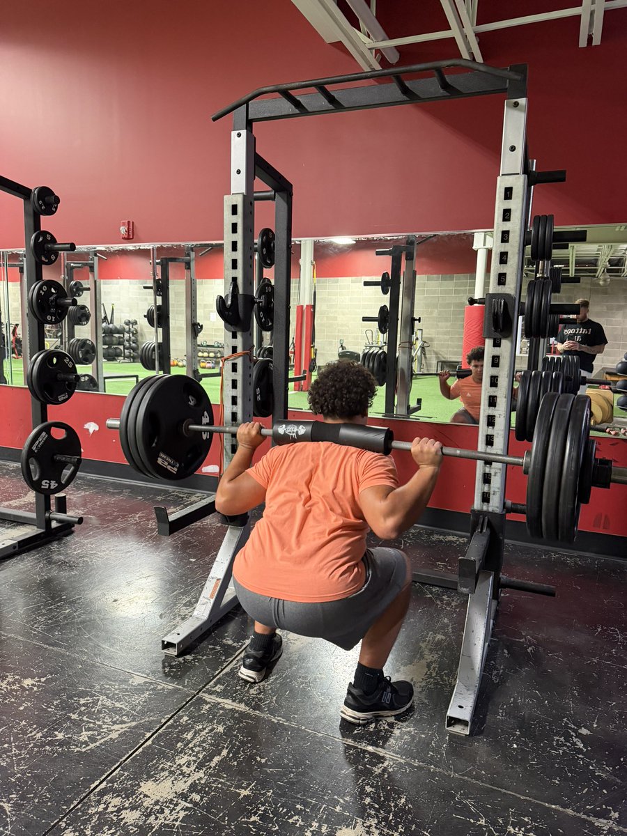 CoachT256's tweet photo. June 1 workout ✅! #ValleyWillRoll

@CaydenOliver17 @coach_emays @Qblack_3 @Coach_Griffin32 @CoachJakeWilson https://t.co/TspDsqnGCg