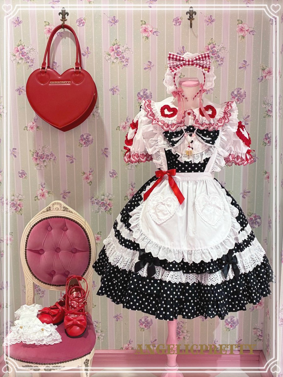 ♡Sugarフリルジャンパースカート♡のクロにアカの小物を合わせて
