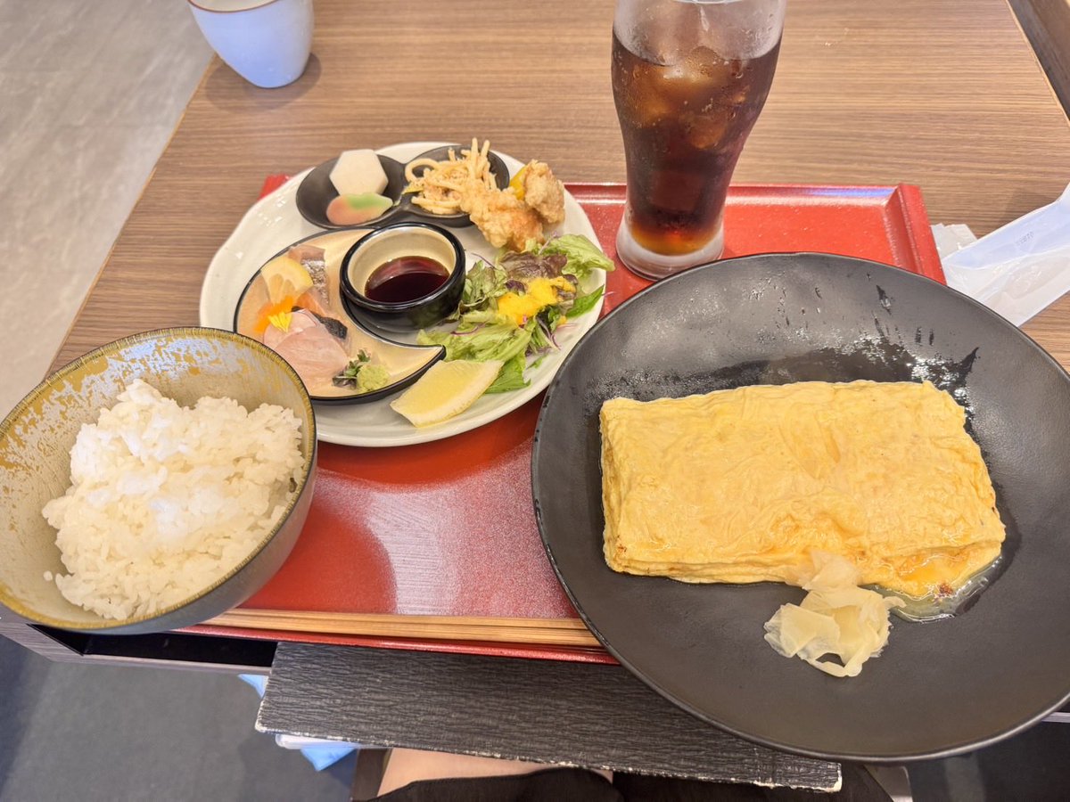 Kusya_ru's tweet photo. ハッピーターンPOPUP行ってきたー🥳
食べるの楽しみぃー😊
お昼ご飯もうまうまでした🤤 https://t.co/nzpOyUao11