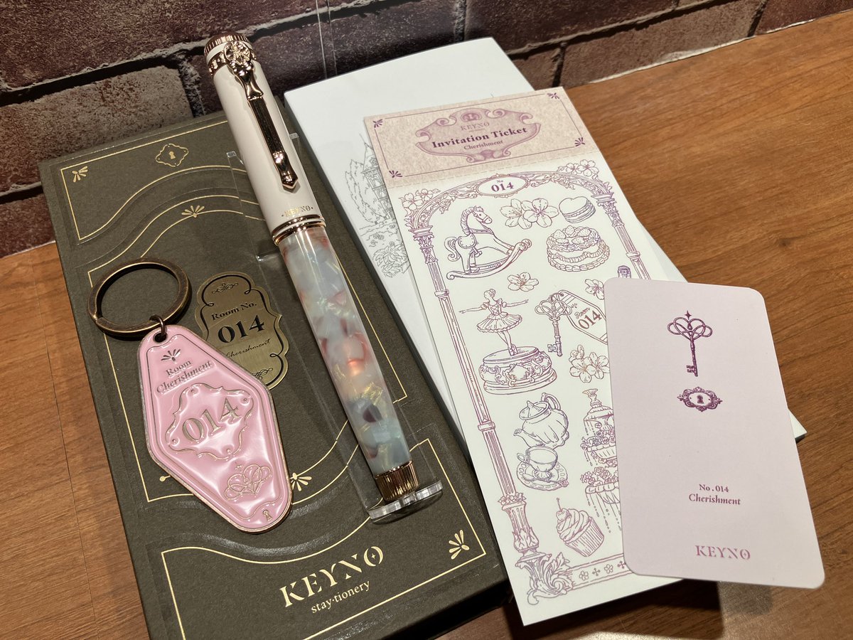 nbccartoleria's tweet photo. 💡新商品情報〜ドミナントインダストリー 新ブランド キノステーショナリー「Key No.014. チェリッシュメント 万年筆」〜

この度ドミナントインダストリーより新ブランド『Keyno Stay.tionery』が幕を開け、
その記念すべき第一弾として「Key No.014. チェリッシュメント万年筆」が入荷いたしました✨ https://t.co/cLYdHBdAaa