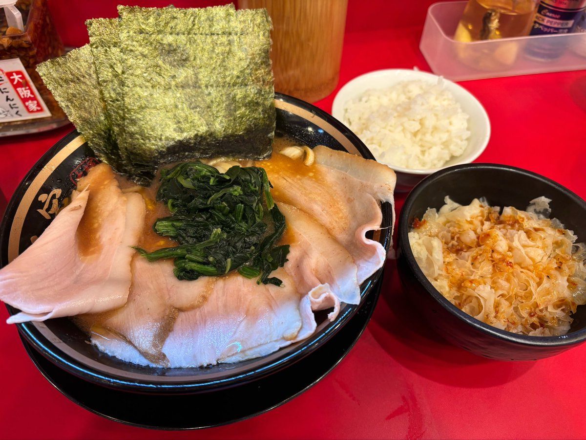 kisiro7's tweet photo. ラーメンの悪魔が上陸_____ https://t.co/fjLnynGjzy