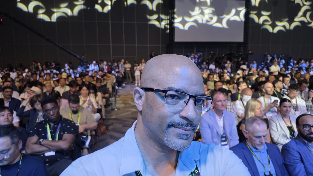 DaPoets's tweet photo. The @intel Keynote has started! #Computex2026 https://t.co/zGZEIsKfly