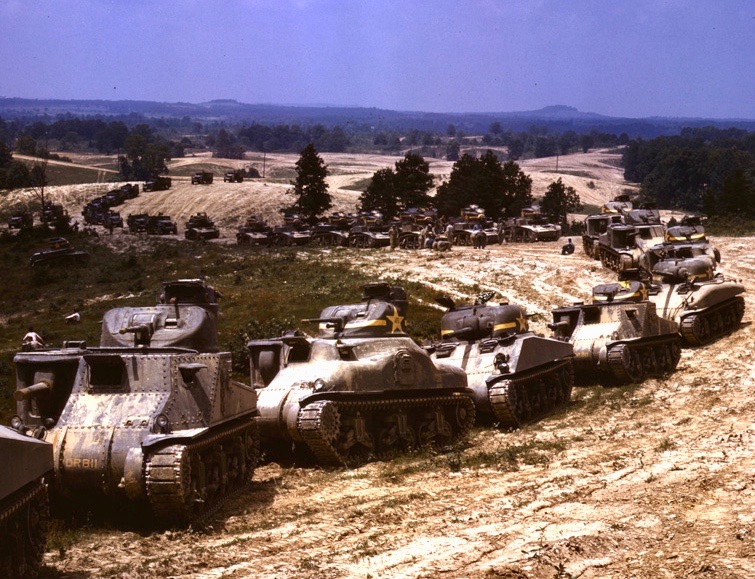 LRonLacy's tweet photo. Photographed in June of 1942.’ Photograph by Alfred Palmer (1906-1993), Office of War Information (OWI).
#WW2 #AlfredPalmer #OWI #tanks #FtKnox https://t.co/vtdafmsVhX