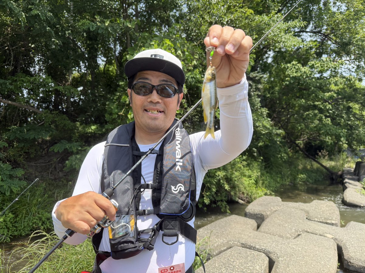 ebinakarakitem1's tweet photo. 今流行りのチャビングやった！

中々釣れて楽しい。

魚が釣れないと嘆いてる人は新しいジャンルなのでまだ魚がすれていなくて素直に食ってくるのおもしろい。

オススメーー！

まぁこれを見ているほとんどの人がなんのこちゃ分からないだろうけど。

#チャビング
#釣り
#tailwalk https://t.co/A3xBEUmQJc