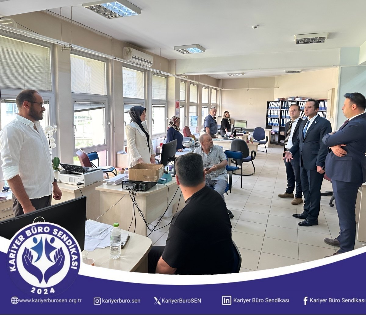 KariyerBuroSEN's tweet photo. Kariyer Büro Sendikası Genel Başkanı Sayın Tolga AKGÜL, Genel Başkan Yardımcısı Aykut EMİRAHMET ve Düzce İl Temsilcisi Birol COŞKUN tarafından, Düzce Defterdarı Sayın Reyhan KÖKCÜ’ye ziyaret gerçekleştirilmiş, program kapsamında Düzce Defterdarlığı personeliyle de bir araya gelinmiştir.

Gerçekleştirilen görüşmede; çalışma hayatına ilişkin güncel gelişmeler, kariyer meslek mensuplarının özlük hakları, çalışma koşulları ile sahadan gelen talep ve beklentiler üzerine karşılıklı değerlendirmelerde bulunulmuştur.

Ziyaret programı kapsamında personelin görüş, talep ve önerileri dinlenmiş; çalışma hayatına ilişkin güncel konular hakkında istişarelerde bulunulmuştur. Ayrıca sendikamızın yürüttüğü faaliyetler, çözüm odaklı çalışmaları ve gelecek dönem hedefleri hakkında bilgilendirme yapılmıştır.

Kariyer Büro Sendikası olarak; taşra teşkilatında görev yapan kariyer meslek mensuplarının sesi olmaya ve haklı beklentilerinin karşılanması adına kararlılıkla mücadele etmeye devam edeceğiz.

#KariyerBüroSendikası
#KariyerBüroSen