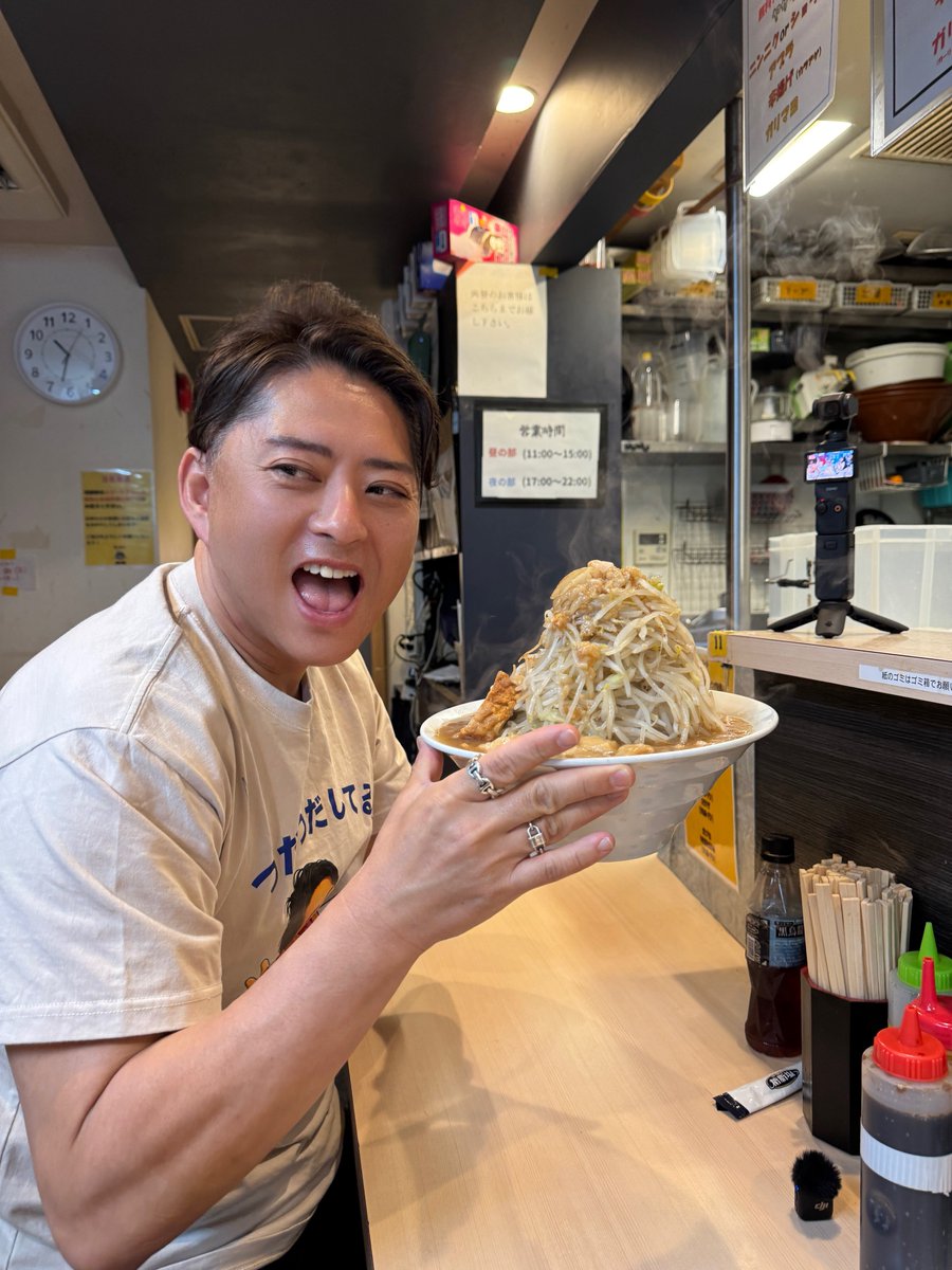 Anna_Advisors's tweet photo. つだつだとめい社長と
朝10時から蒲田のラーメン鷹の目に行ってきました
人生初の二郎系ラーメン
富士山かと思いました

つだつだしてるで動画出ますので
お楽しみに🍜 https://t.co/OeiOtqekTn