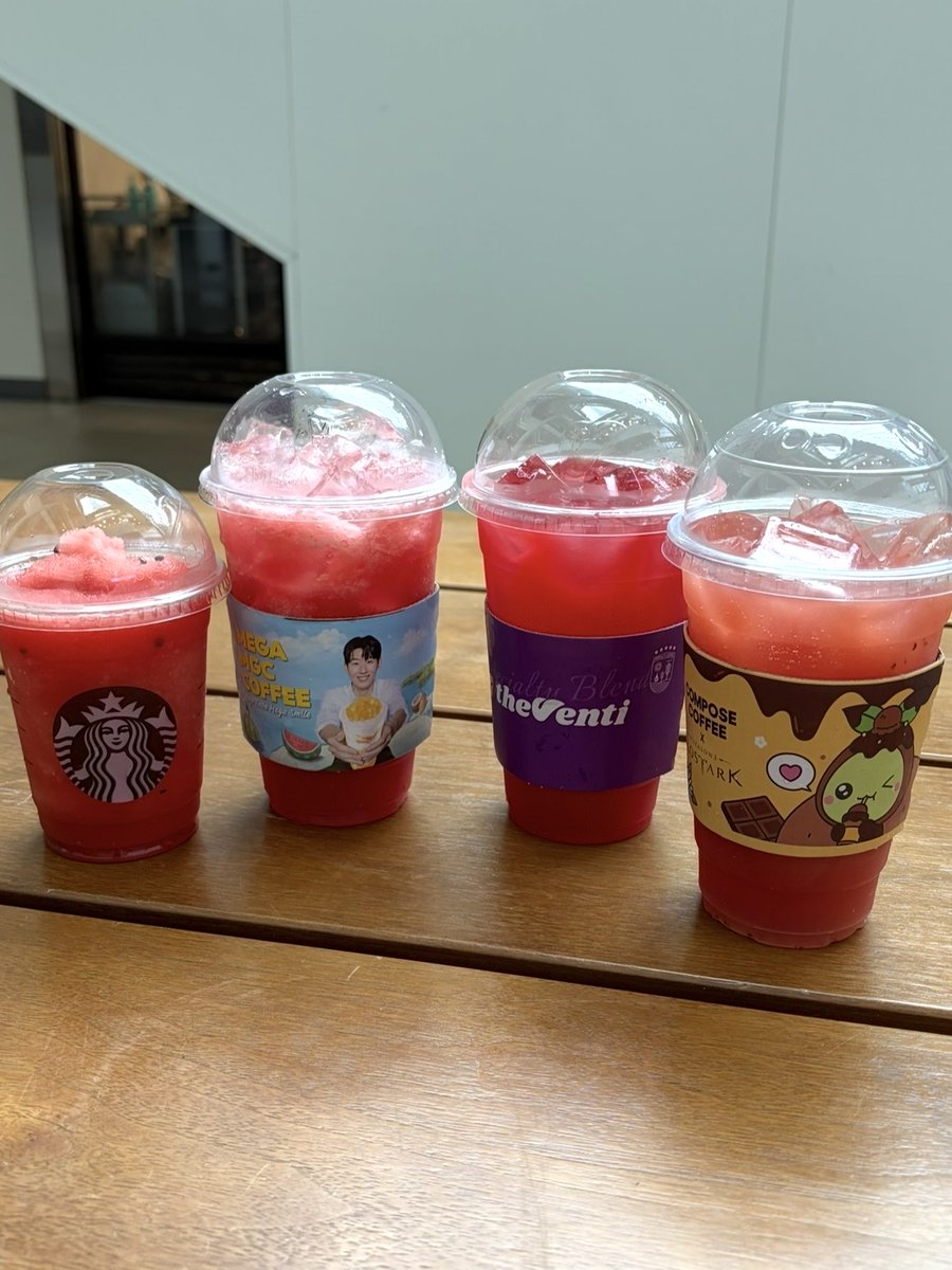 NoritterK's tweet photo. 忖度なし！noritter編集部で
正直スイカジュース飲み比べ🍉

飲み比べたら意外と味が違くてびっくり😳

スタバは結構甘くてスイカの味なのかあんまりわからなかった🤔
そして1番美味しかったのは❛メガコーヒー❜ということに！

皆も飲み比べてどれが美味しかったか教えてね❤ https://t.co/AfDcQwXyEq