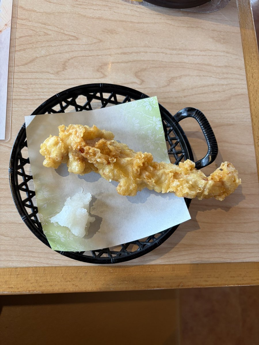 kdkgori's tweet photo. 今日の昼飯は久兵衛屋のランチ
トッピングにかしわ天
かしわ天が大きめでコスパ良いです
#ランチ
#昼飯
#うどん
#饂飩
#久兵衛屋 https://t.co/2DDwwbZQMV