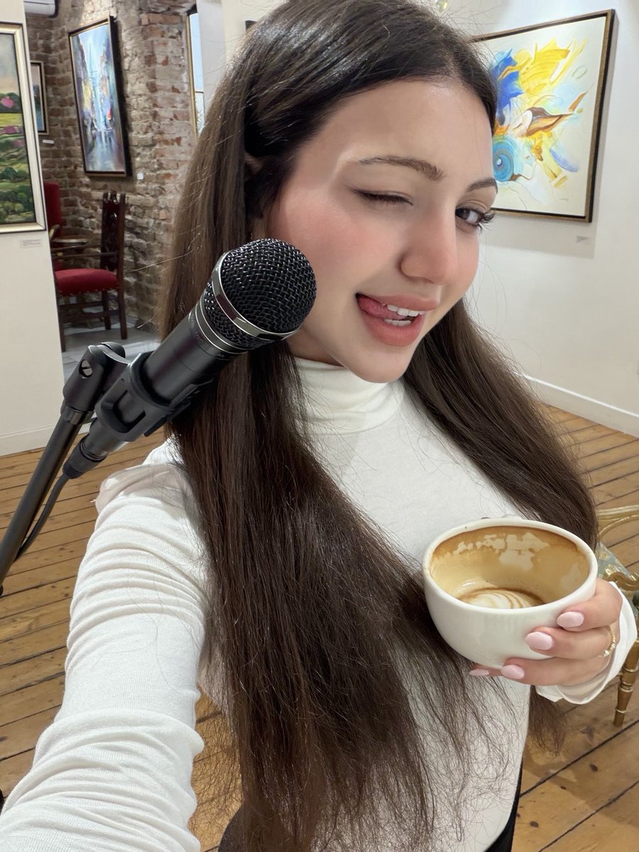 Julia tweet media