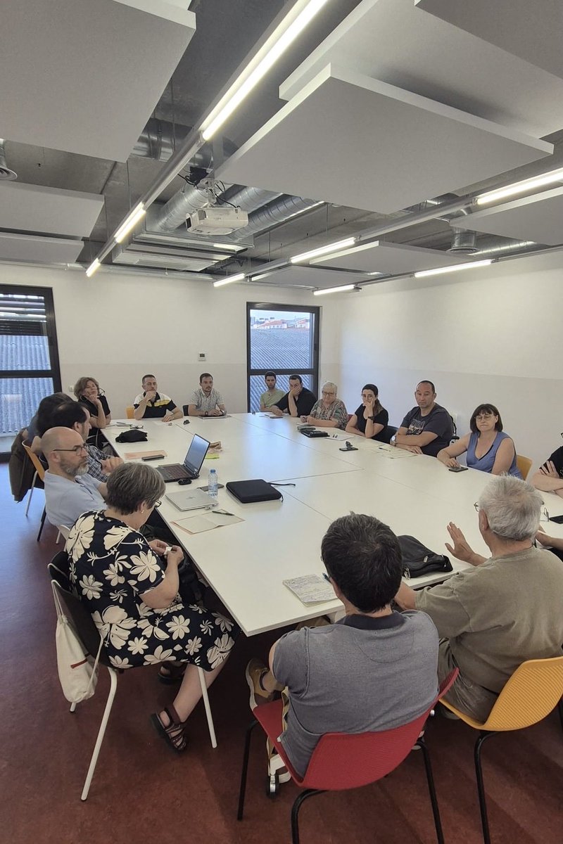ERC_IGUALADA's tweet photo. Trobada per presentar el model organitzatiu, una eina que permetrà ampliar l’equip i enfortir projecte. Amb il·lusió, treball i voluntat transformadora, continuem construint propostes per fer d’Igualada una ciutat més viva, amable, moderna i plena d’oportunitats per a tothom. https://t.co/OnfXofHgQV