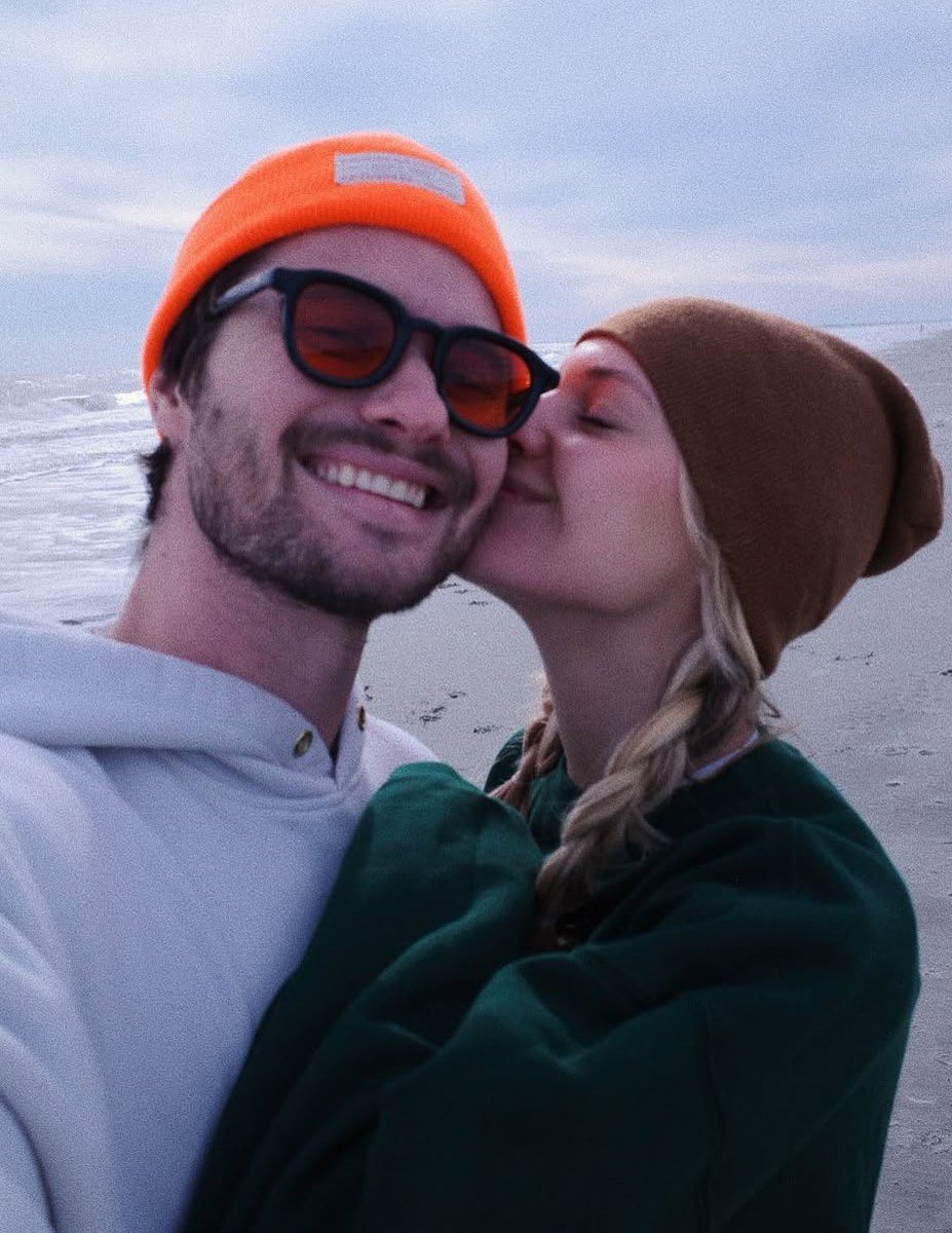 sunlightxvibes's tweet photo. . 𖥔 ݁ ˖࣪      
        Without sayin' anything,
             guess you knew my love
                was in all of the little things
                      ☙ 11 MONTHS ❧ https://t.co/92XFycHO9e