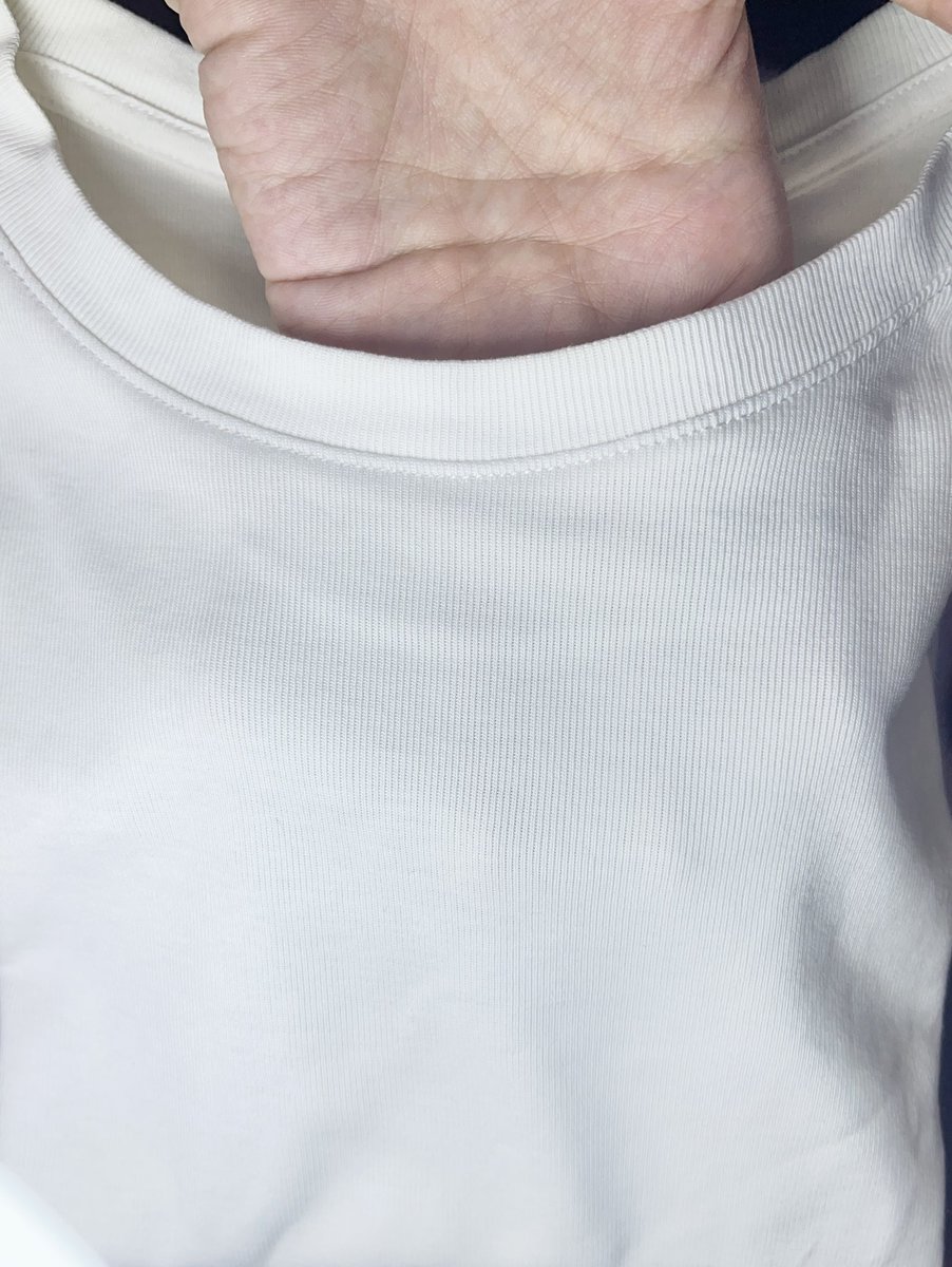 bluemingblo's tweet photo. Semua orang bahas harga dari brand U yang mahal, kata aku kalian wajib coba alternatifnya dari local brand ini hampir ga ada bedanya !!

brand U                     vs                        brand J https://t.co/tMNyEkajgp