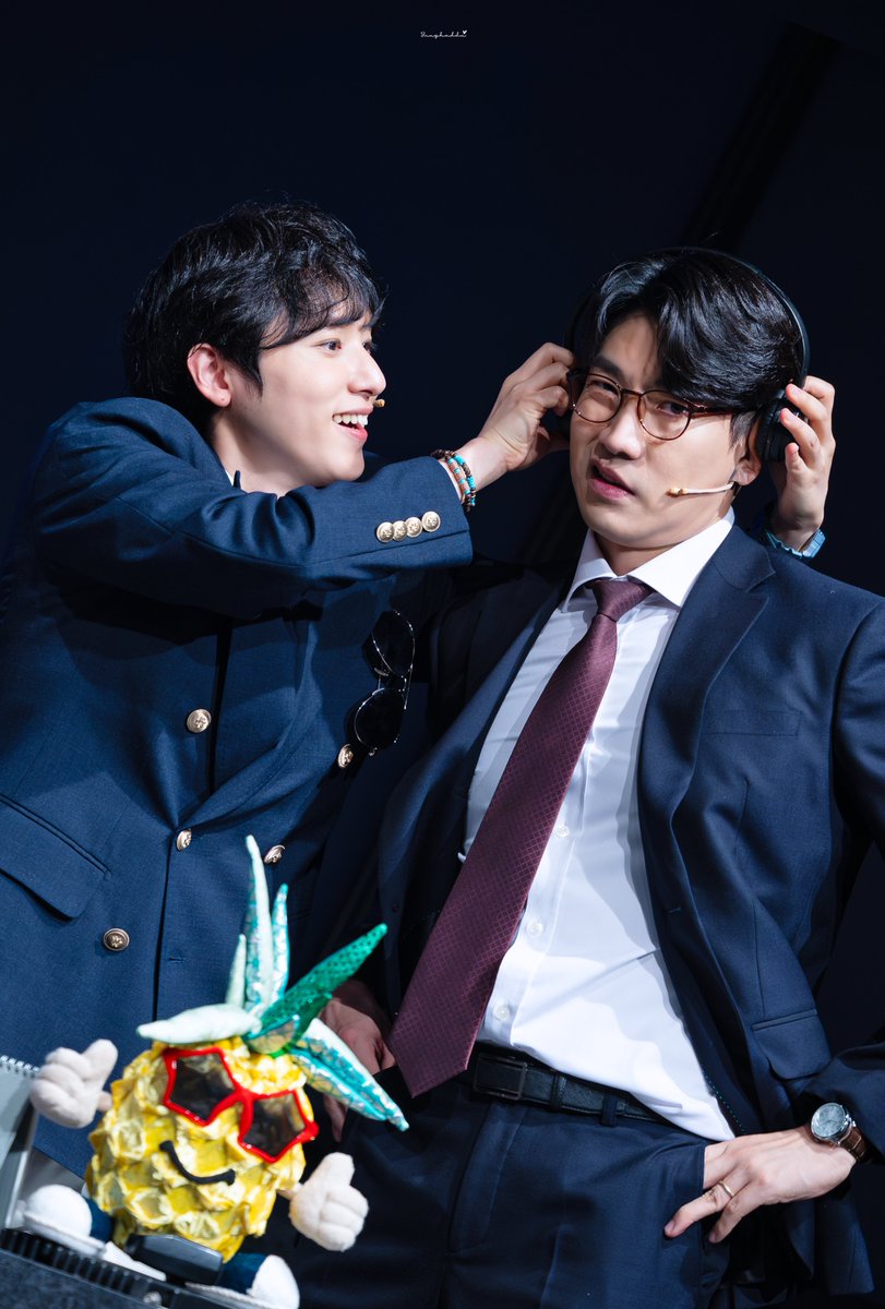 haddu_record's tweet photo. 260530 ROGER 라져
막공 ∥ 무대 인사

스카일러 役 ∥ #고상호 배우
디디 役 ∥ #정휘 배우

+ 𐌂𐌐𐌏𐌓 ✈️ https://t.co/ZegkSGXCQq