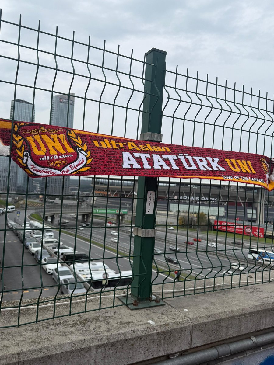 uAUNIAtaturk's tweet photo. GÜNAYDIN GALATASARAY AİLESİ!

#ultrAslanUNI https://t.co/uXgk6pNW2F