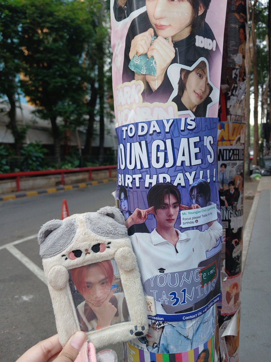 chungairy's tweet photo. #Youngja31nius @ blok m https://t.co/E1NTDtP0Fc