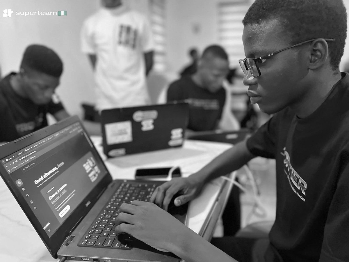 Jesse_can_code's tweet photo. Gm techies 

Another day to get better 

I'll be working on some issues and also a project

What are you working on today? https://t.co/2py4t4jKLm