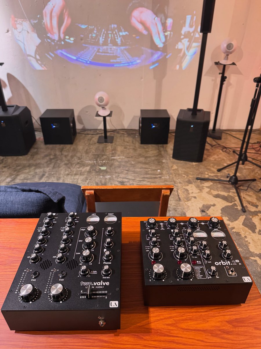 otairecord's tweet photo. 超話題ロータリーミキサーUNION AUDIOのtwo.valveとorbit.2が名古屋栄LEBEN BY OTAIRECORDにて展示開始しました。
価格と音質で考えた時に圧倒的コストパフォーマンスを感じます。良い音でDJを楽しみたい方は是非音の良さを体験しにきてください。
#unionaudio #dirigent #otairecord https://t.co/ERJ1JGCHlH