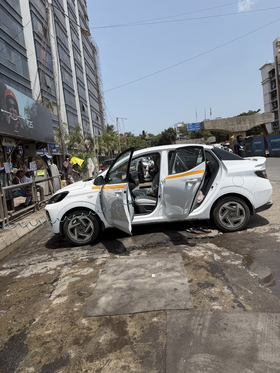 MNCDFanonymous's tweet photo. Why are you sparing these illegal car washing centre from SRK at ghatkoper andheri Link Road where Foothpath along with bus stops have been hijacked and neither @mybmc nor @MTPHereToHelp is doing anything Shreya’s cinema busstop ghatkoper. #MNCDFflyingSquad https://t.co/YGDgzWXHwk