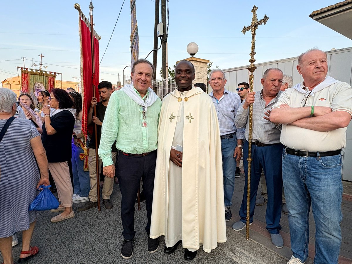 LuisGestoso's tweet photo. 🟢 Hemos acompañado a la virgen de la Fuensanta en su llegada a la Era Alta con Ángel, nuestro alcalde de @vox_es a la cabeza, el grupo municipal y nuestro presidente provincial @JM_Pancorbo .

✅ Vox siempre con nuestras tradiciones cristianas, cuidando de lo nuestro. https://t.co/SgAG6p79IB