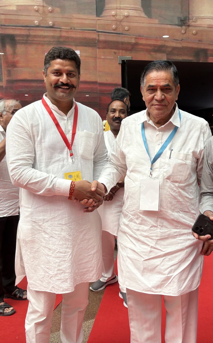 ajayprataprss's tweet photo. दिल्ली विधानसभा के उपाध्यक्ष एवं मुस्तफाबाद विधानसभा क्षेत्र से विधायक आदरणीय #mohansinghbisht जी को जन्मदिन की हार्दिक बधाई एवं शुभकामनाएँ।💐

ईश्वर से प्रार्थना है कि आपको उत्तम स्वास्थ्य, दीर्घायु एवं यशस्वी जीवन प्रदान करें।

जन्मदिवस की हार्दिक शुभकामनाएँ🎉⁦@BJP4Delhi⁩ https://t.co/Tkwe7SDLlQ