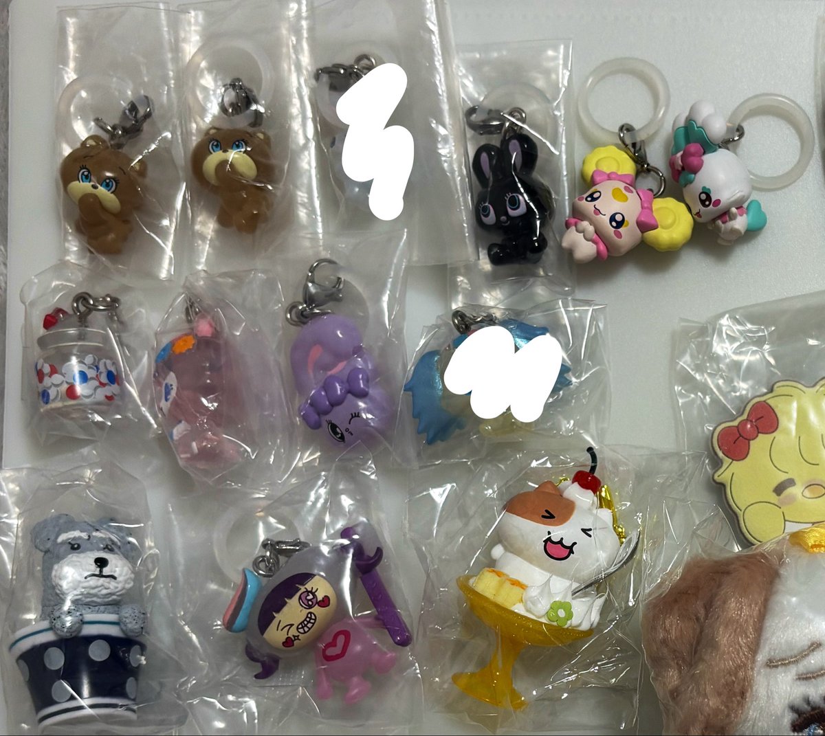 moo__llo's tweet photo. @12yr4 検索より失礼します。
キティの左上のものと交換可能なものはございますでしょうか？ご検討よろしくお願いします。 https://t.co/C6uUZsGVXn