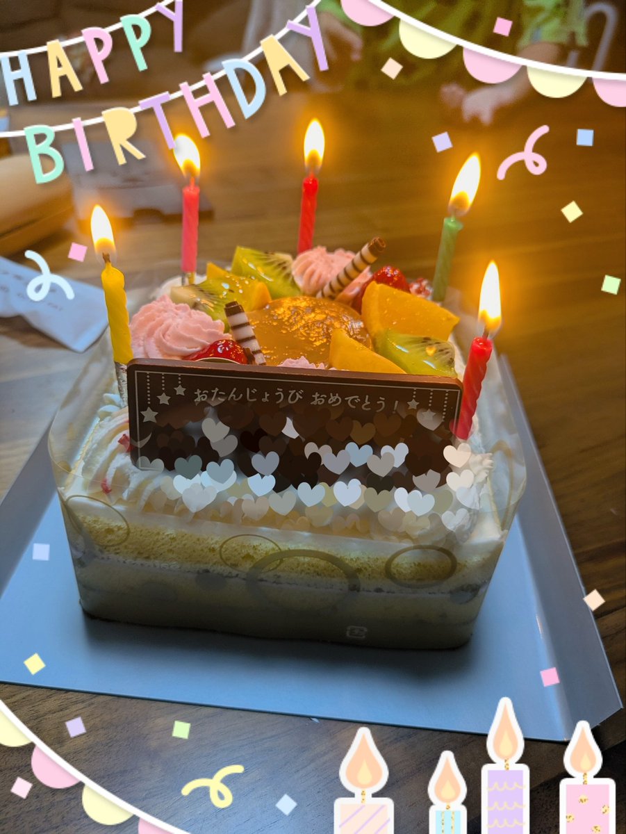raina_cos's tweet photo. 実は昨日早倒しでケーキも頂きましたよっと🎂😋初めて四角いケーキ貰った〜ん https://t.co/LrK17KQOkk
