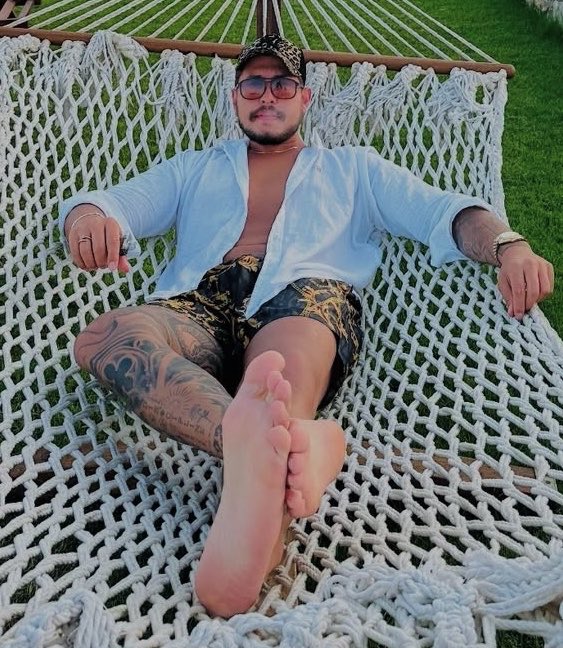 Turk_unluayak's tweet photo. Kısmetse Olur Çağrı🔥

Uzatmış ayaklarını,Öyle bir yalardım ki👅 https://t.co/pfHPfhRXiq