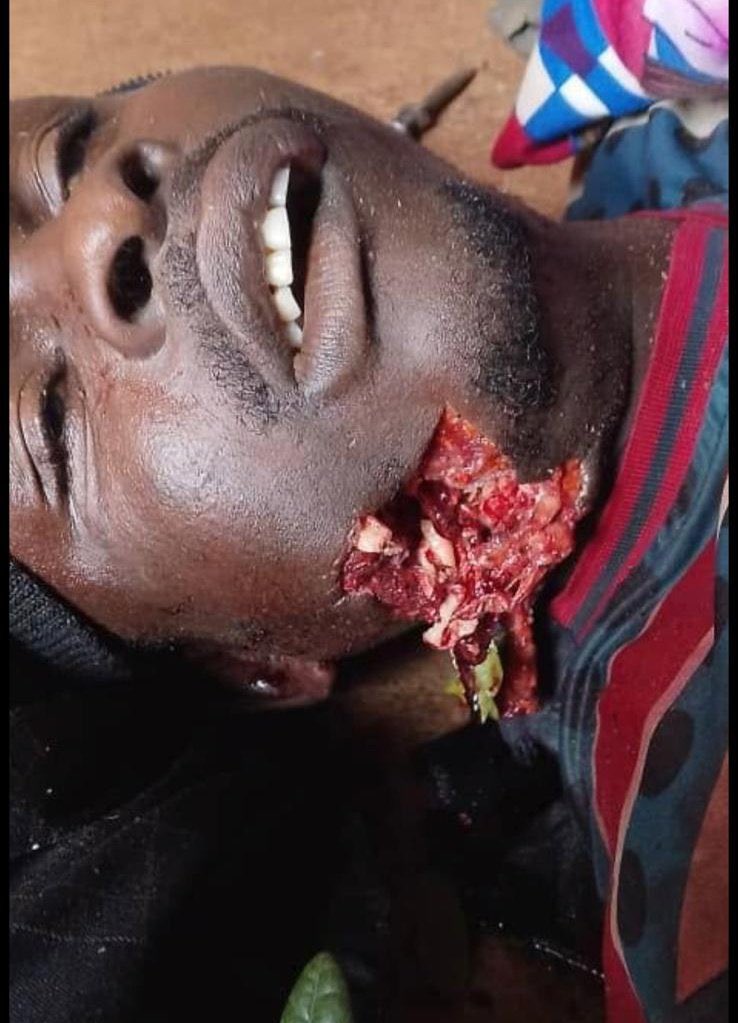 HighChiefOkoro's tweet photo. Did you also noticed how he deliberately avoided the 8 persons that IPOB terrorists slaughtered in Imo state on Saturday?
8 innocent Igbo children, women and men murdered by people he tagged “his friends and neighbours”.

Why is Peter Obi hiding the killings of IPOB in the southeast?
