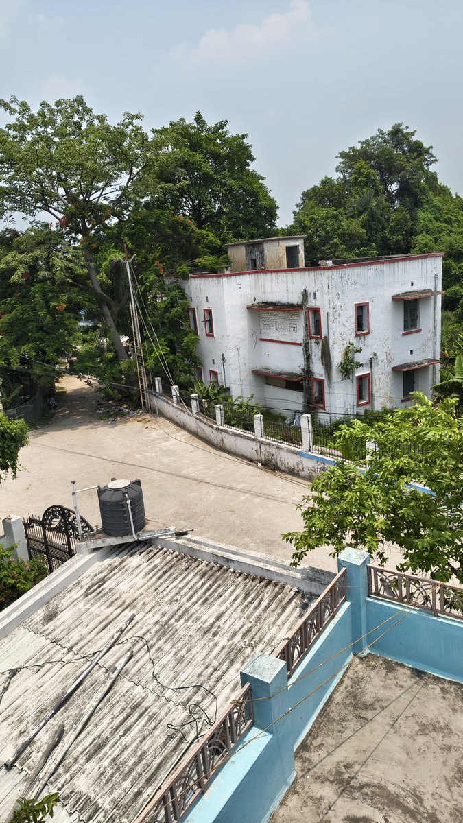 rohitcse06's tweet photo. @SEVA_NBPDCL please consider safety in a residential area open high tention wire and metallic pole with low quality paint looks like clear CEA safety violation. Cc @BiharEnergy https://t.co/LdkzAlDWiG
