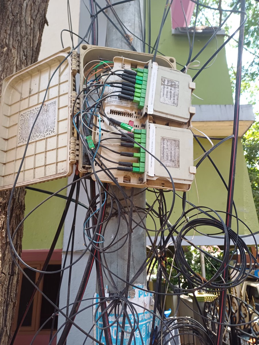 qumard's tweet photo. @JioCare @reliancejio @JioCare  I am here only no one came , someone wantedly disconnecting mine . Give mail id whom I need to mail , very worst customer care. Give me refund i will go for ACT https://t.co/SsQGPRXV2x