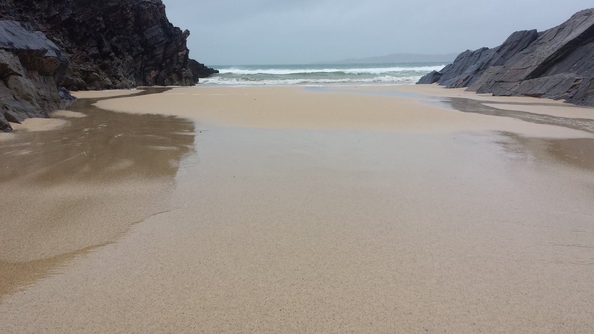 manonabeach's tweet photo. What the #beach means at #Borve on #SouthHarris in #Scotland, with @harris_holiday - https://t.co/xLSXDhJV61 https://t.co/pJIHtZJI0k