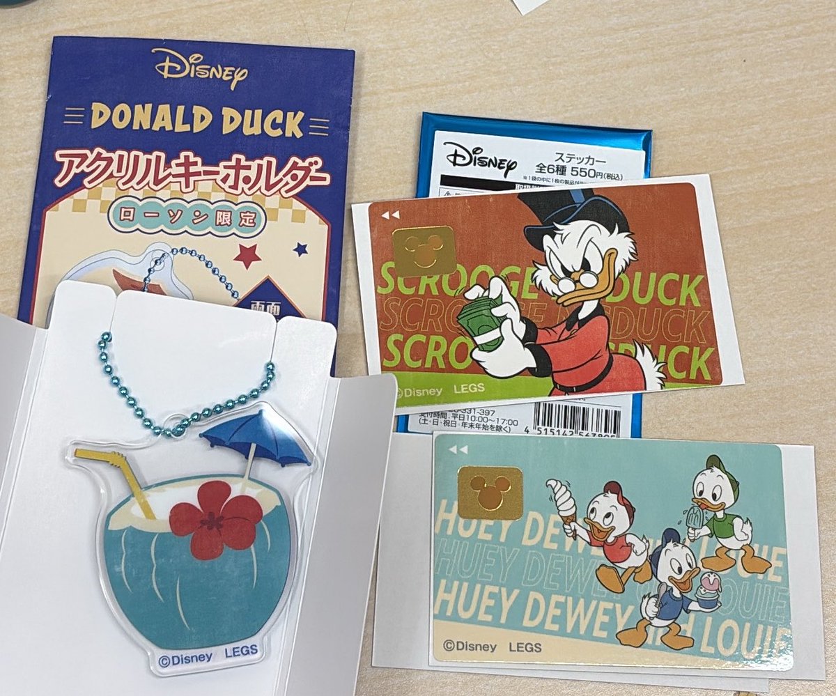 Sayapurrr's tweet photo. ローソン限定 Disney Collection Vol.2
ドナルド
アクリルキーホルダー
ステッカー
交換希望

譲】 ヒューイデューイルーイ アクキー
       スクルージ ステッカー
       ヒューイデューイルーイ ステッカー

求】 ドナルド or 定価送料PayPay https://t.co/T302uy8hYJ