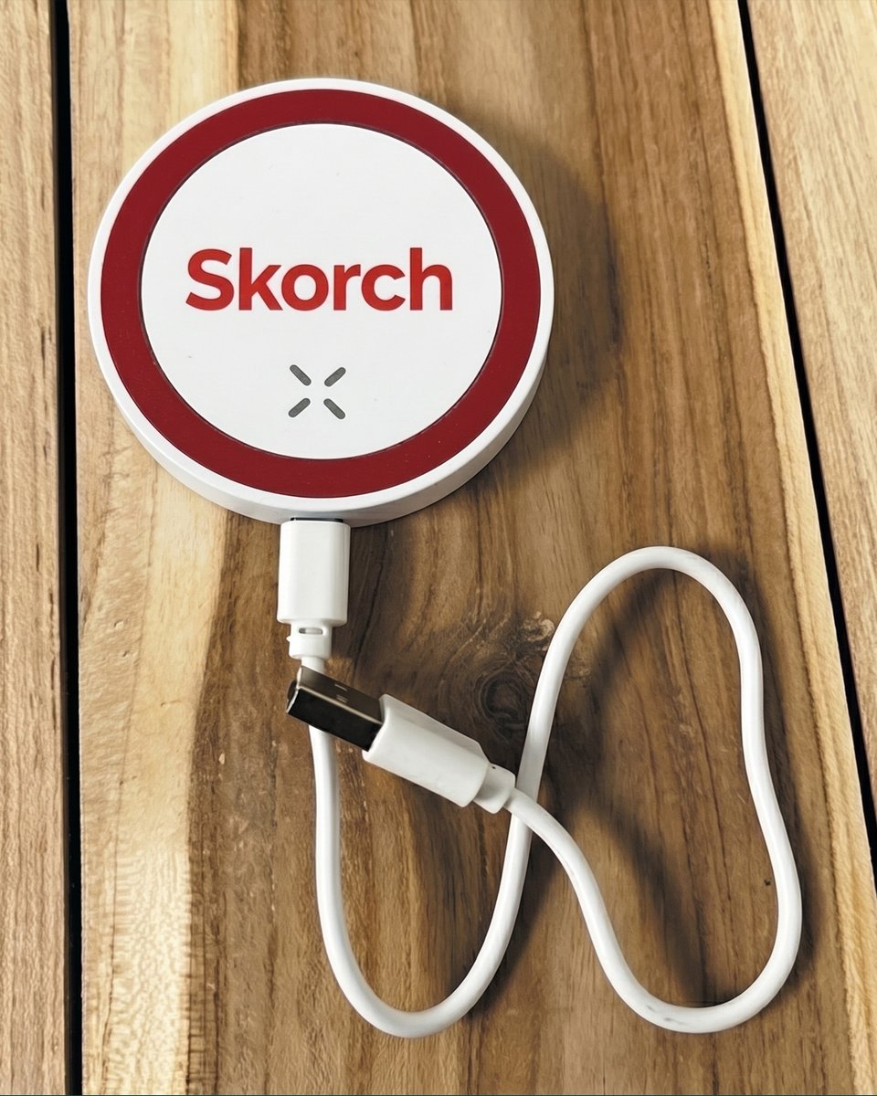 Marqetspace's tweet photo. The smart choice for clients wanting to present themselves as modern, professional &amp; tech-focused at trade shows, conferences, &amp; networking events. 

Custom printed Wireless Chargers now available ⚡ 

#Marqetspace #TradePrinter #CustomWirelessChargers https://t.co/PLYr6UwrjM