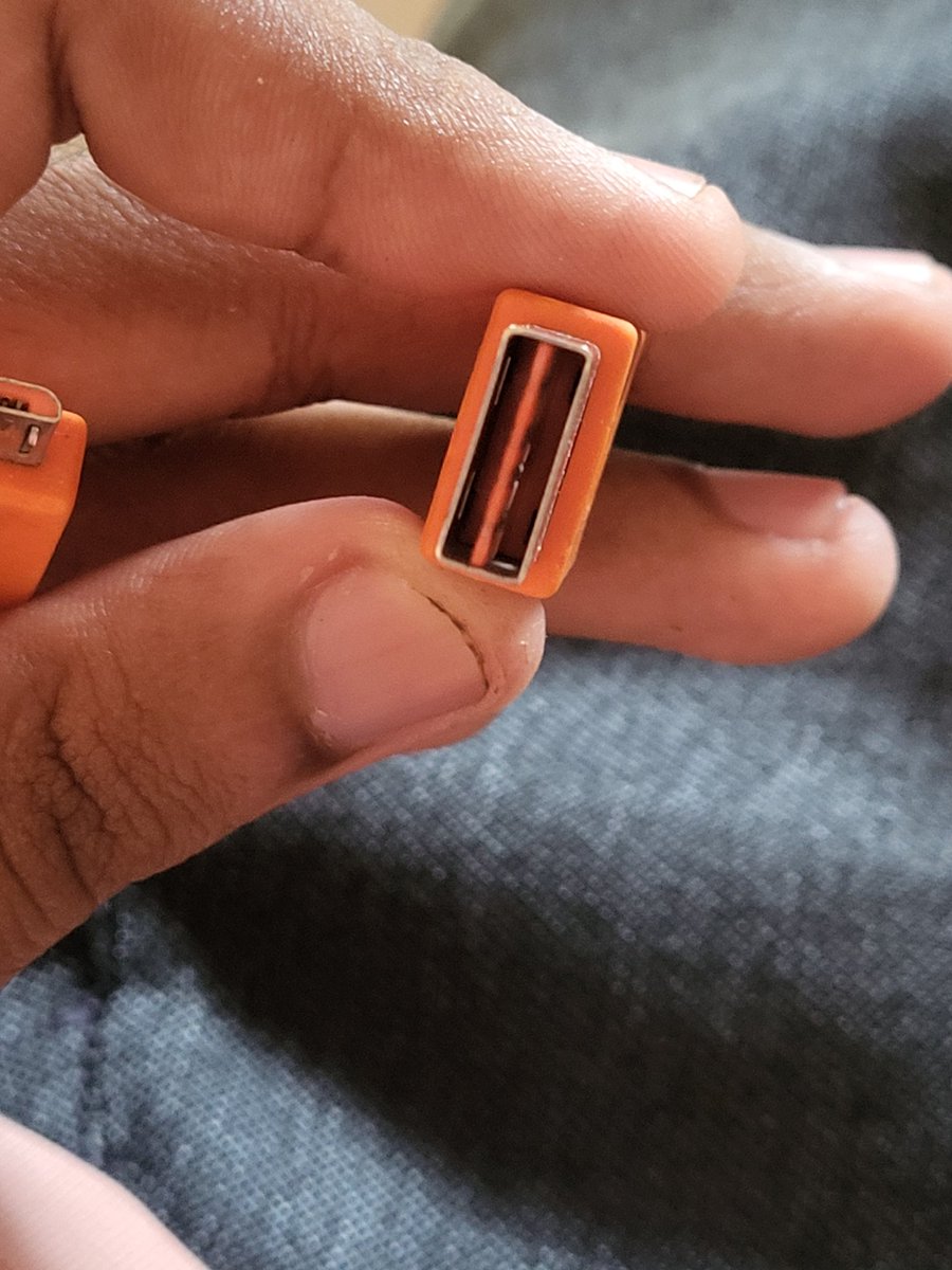 vicky_x86's tweet photo. USB Type - A Cable.... Done the right way. 
With this design you don't have to worry about the position in which you're inserting the cable in the port. Eliminating the USB Paradox 

Nice job, JBL!! https://t.co/lDfzgML7m6