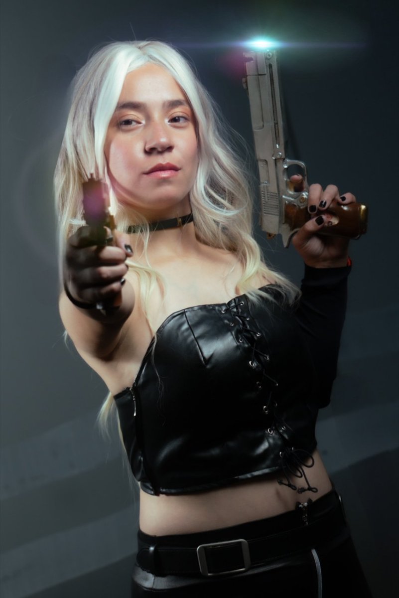 LlyanaLestrange's tweet photo. Me encantó hacer este cosplay de Trish de Devil May Cry 🩶✨
Más adelante les subo más fotitos de esta sesión bonita por parte de ps.coosplay 🙌🏻😎
#dmc #devilmaycrycosplay #devilmaycrytrish #devilmaycry #devilmaycryespañol #laconve https://t.co/WgPOvkIcmD