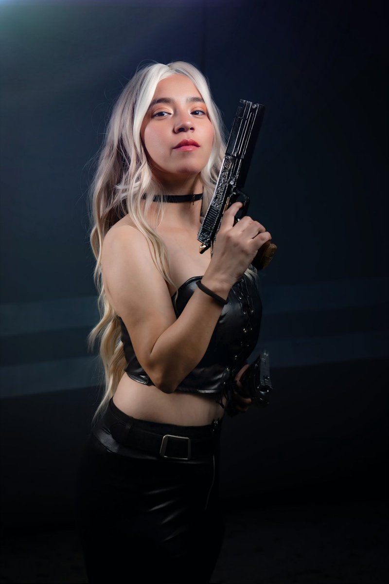 LlyanaLestrange's tweet photo. Me encantó hacer este cosplay de Trish de Devil May Cry 🩶✨
Más adelante les subo más fotitos de esta sesión bonita por parte de ps.coosplay 🙌🏻😎
#dmc #devilmaycrycosplay #devilmaycrytrish #devilmaycry #devilmaycryespañol #laconve https://t.co/WgPOvkIcmD