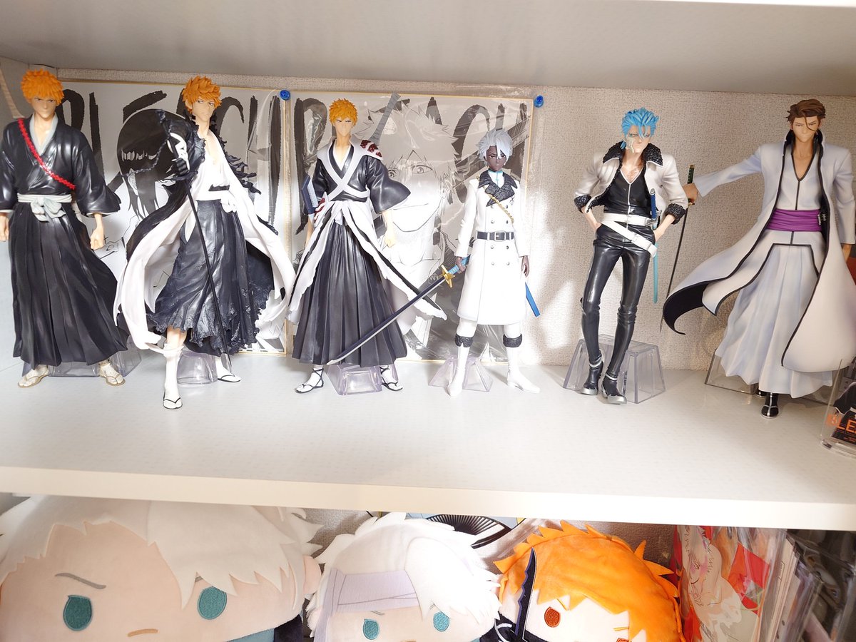 wblack8616's tweet photo. うちの祭壇……狭くなってきたね
あと一護いっぱいでグリムジョー大喜び https://t.co/pVvilGg1g7