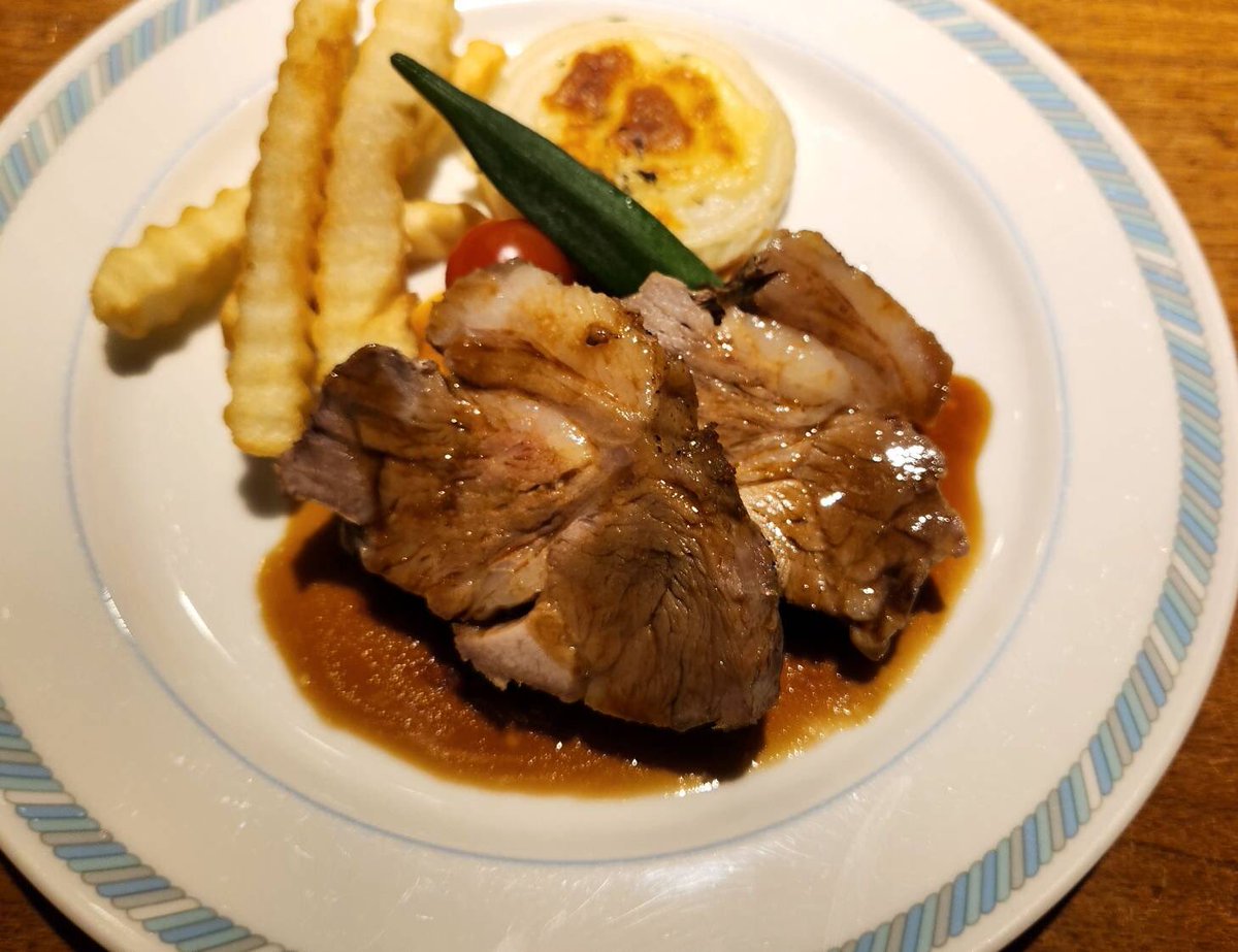 YaesuTerminalH's tweet photo. 直火焼きと旬彩のレストラン
Cache Cache（カシュ カシュ）
【今週のランチ】

Aランチ　¥1,500（税込）
国産ローストポーク 赤ワインソース

Bランチ　¥1,500 （税込）
ぶりのソテー 和風ジンジャーソース

#八重洲 #ランチ #日本橋 #八重洲ランチ https://t.co/Fly6cu7i4I