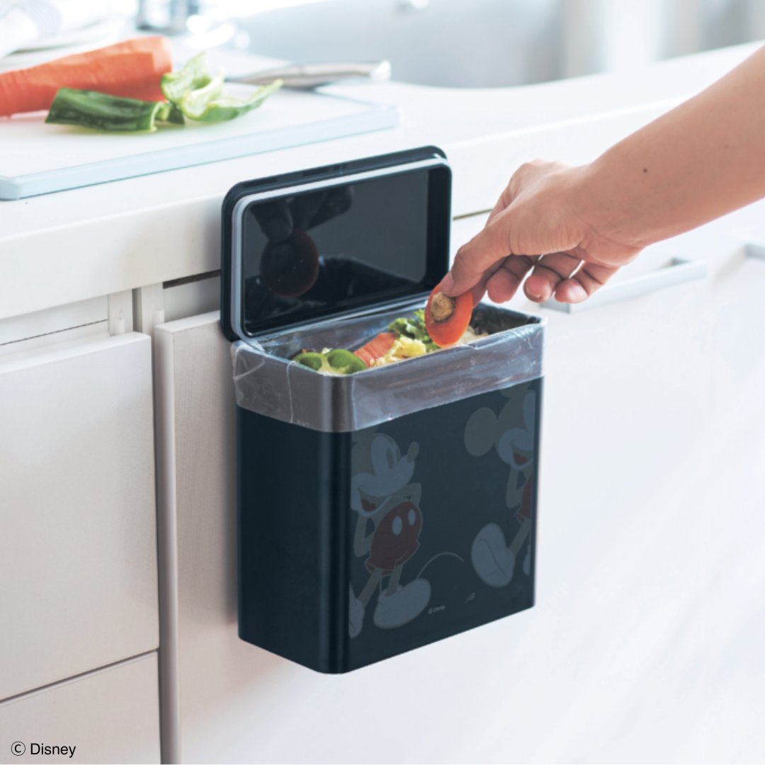 DFS_bm's tweet photo. ⬜袋入りタイ���専用＞マグネットで取り付けられるティッシュケース
⬛マグネット・フック対応シンク扉ゴミ箱＜1.8L＞
⬜マルチ収納ボックス
⬛片手でカット戸棚下キッチンペーパーホルダー https://t.co/TkdcUY4JDX