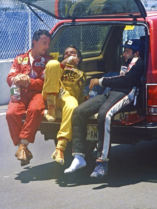 phn16's tweet photo. 1984 avec René Arnoux, Keke Rosberg et Elio de Angelis https://t.co/PCdwZ1AFoT