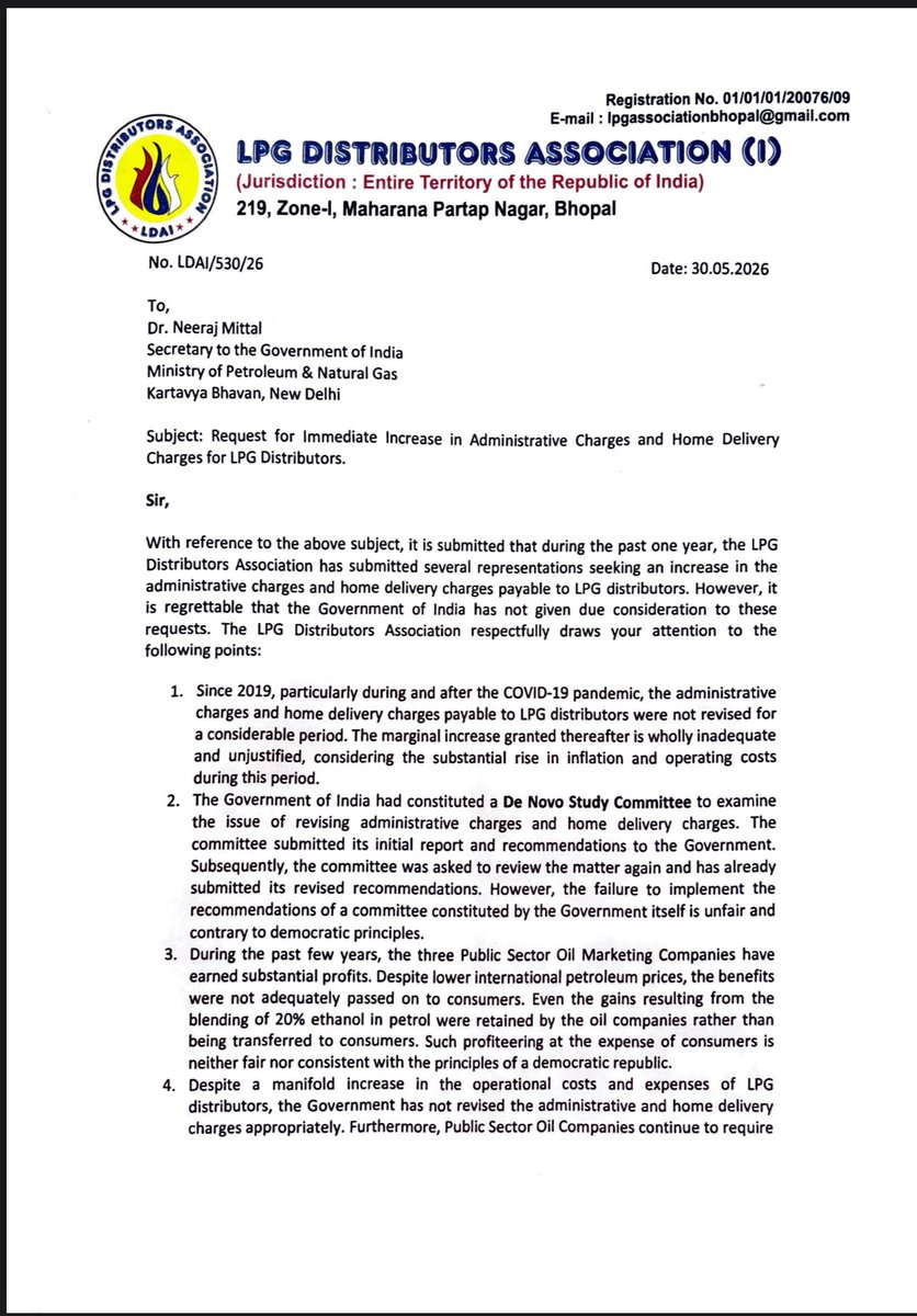 lpgdai24's tweet photo. @narendramodi @HardeepSPuri @PetroleumMin @Secretary_MoPNG @neerajmittalias @TheSureshGopi @AmitShah @PMOIndia 
#LPG_Distributors_Commission_revisions_pending_since_2019
#Revise_LPG_Distributors_Commission_to_Rs150
#Implement_Denovo_Study_Recommendations_1_2_immediately https://t.co/KIIwwKLgWq