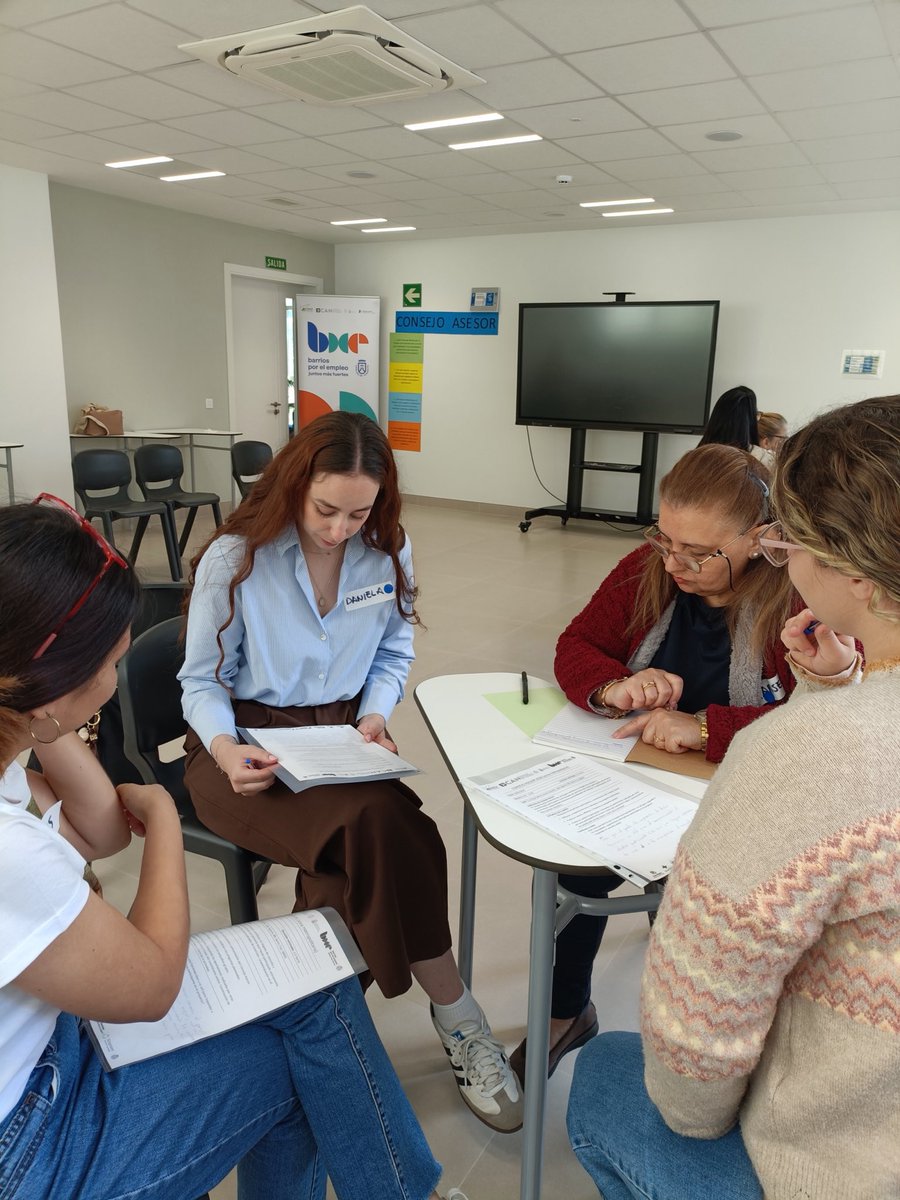 BARRIOSxEMPLEO's tweet photo. Como cada año, desde la Unidad de Transferencia del Proyecto se ha realizado la actividad del Consejo Asesor, donde se han reunido una selección de personas participantes de toda la isla en tres sesiones. El día 18 de mayo en la zona metropolitana @CruzRojaProvTfe https://t.co/AI6esusqIc