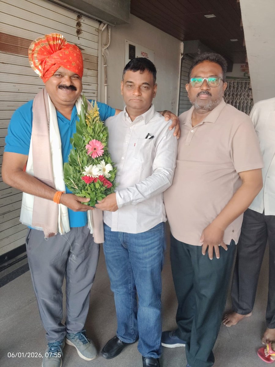 drsawale9's tweet photo. माझे जिवलग सहकारी मित्र, लोकप्रिय नगरसेवक श्री. अशोक इंगळे यांचा वाढदिवस साजरा करण्याचा योग आला. यानिमित्त त्यांना पुष्पगुच्छ देऊन मनःपूर्वक शुभेच्छा दिल्या.

#HappyBirthday #AshokIngle #drmadhusudansawale #buldhana #bjp https://t.co/dbPSaEVTEI
